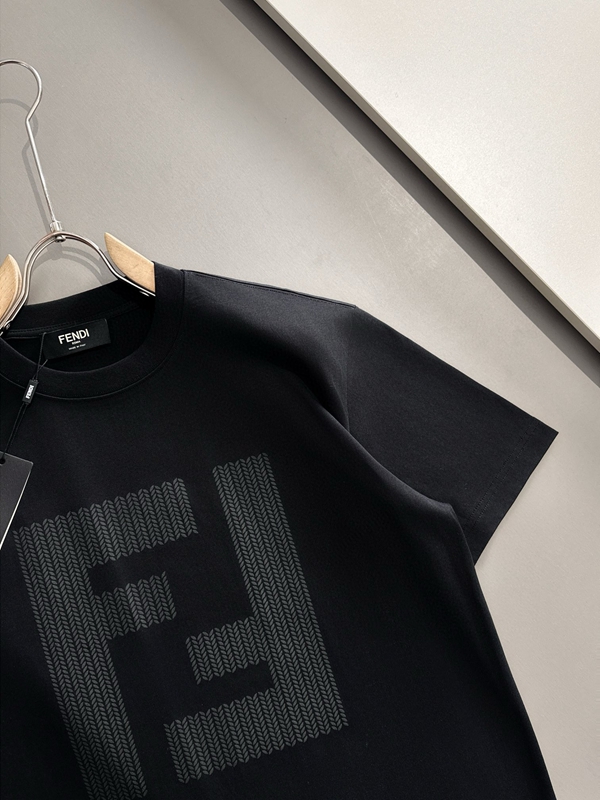 ブランドTシャツ側面デザイン